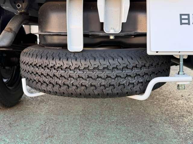 �����ɂ̓X�y�A�^�C�������[���Ă���܂��B