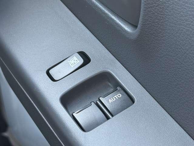 �p���[�E�C���h�E�X�C�b�`�ł��B�^�]�Ȃ̓I�[�g�@�\�t���ł��B