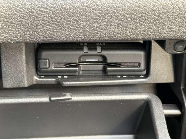 セレナ ハイウェイスターＶ　プロパイロット　純正大画面ナビ　被害軽減　プロパイロット・アラウンドビューモニター・ＥＴＣ２．０・両側ハンズフリーオートスライドドア・ＬＥＤヘッドライト・純正前後ドラレコ・インテリジェントルームミラー・エマージェンシーブレーキ・車線逸脱警報（15枚目）