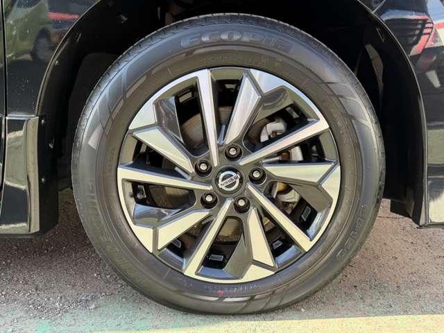 セレナ ハイウェイスターＶ　プロパイロット　純正大画面ナビ　被害軽減　プロパイロット・アラウンドビューモニター・ＥＴＣ２．０・両側ハンズフリーオートスライドドア・ＬＥＤヘッドライト・純正前後ドラレコ・インテリジェントルームミラー・エマージェンシーブレーキ・車線逸脱警報（18枚目）