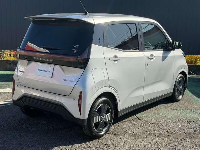 サクラ Ｘ　バッテリー１２セグ・純正大画面ナビ・バックカメラ・　フルセグＴＶ・ＬＥＤヘッドライト・ハイビームアシスト・純正ドラレコ・２００Ｖ普通充電ケーブル・エマージェンシーブレーキ・車線逸脱警報・踏み間違い防止・道路／速度標識表示・サイド／カーテンエアバッグ（3枚目）