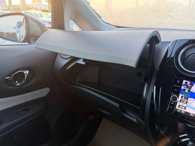 �_�b�V���{�[�h����ȑ��㕔�ɃC���X�g�A�b�p�[�{�b�N�X������A���[�ɕ֗��ł��B