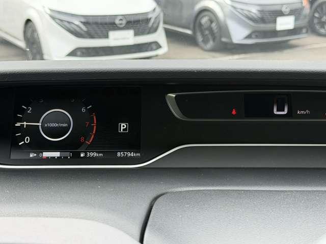 セレナ ２．０　ハイウェイスター　Ｖ　純正大型ナビ　被害軽減　全周囲カメラ　アラウンドビュ－　１オナ　アルミ　衝突被害軽減　エアバッグ　両側オートスライドドア　ＬＥＤライト　インテリジェントキー　サイドカメラ　メモリーナビ　アイドリングストップ　ナビＴＶ　ドラレコ　パワステ（4枚目）