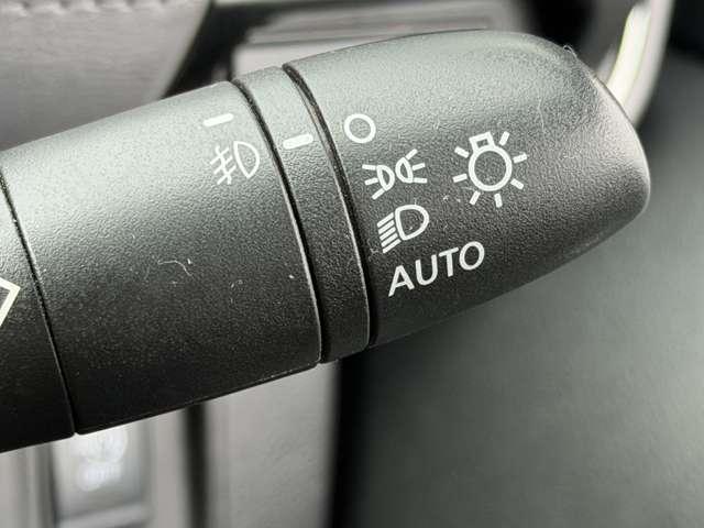 セレナ ２．０　ハイウェイスター　Ｖ　純正大型ナビ　被害軽減　全周囲カメラ　アラウンドビュ－　１オナ　アルミ　衝突被害軽減　エアバッグ　両側オートスライドドア　ＬＥＤライト　インテリジェントキー　サイドカメラ　メモリーナビ　アイドリングストップ　ナビＴＶ　ドラレコ　パワステ（16枚目）