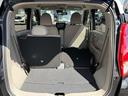 後部座席は分割で折りたたみ可能です。