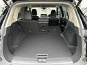 後部座席は分割で折りたたみ可能です。