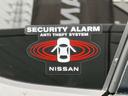 純正セキュリティーアラーム付いています。大切なお車の盗難リスクを減らしてくれます。