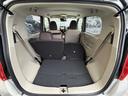 後部座席は分割で折りたたみ可能です。