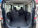 後部座席は分割で折りたたみ可能です。
