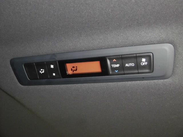Gi ブラックテーラード 4WD フルセグ メモリーナビ DVD再生 ミュージックプレイヤー接続可 バックカメラ 衝突被害軽減システム ETC 両側電動スライド LEDヘッドランプ 乗車定員8人 3列シート(18枚目)