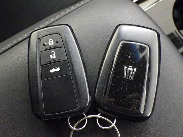 クラウン Ｓ　Ｃパッケージ　衝突被害軽減システム　フルセグ　バックカメラ　ＥＴＣ　ドラレコ　ＣＤ　ミュージックプレイヤー接続可　ＤＶＤ再生　電動シート　オートクルーズコントロール　ＬＥＤヘッドランプ　スマートキー　キーレス（24枚目）