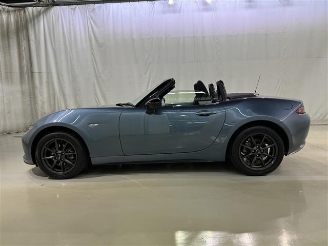 開放感あふれるムーンルーフを装備です。　爽やかな季節にはオープンカーの気分でドライブ出来ますね。　暗くなりがち車内でも明るく清々しい気持ちになりますよ。