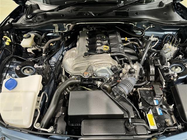 普段はあまり見ないエンジンルーム内も綺麗に仕上げています。見えないところも清潔に保ちたいですよね。