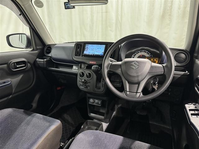 運転席まわりです。　各操作スイッチは使いやすい位置に配置されてます。