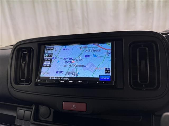 ナビゲーション付です。　ナビがあると便利、ラクラク何処でもいけます。　ナビが有るのと無いのとでは大きな違いですね。