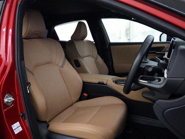 クラウンスポーツ Ｚ　衝突被害軽減システム　フルセグ　バックカメラ　ＥＴＣ　ドラレコ　ミュージックプレイヤー接続可　サンルーフ　革シート　電動シート　オートクルーズコントロール　ＬＥＤヘッドランプ　スマートキー　キーレス（25枚目）