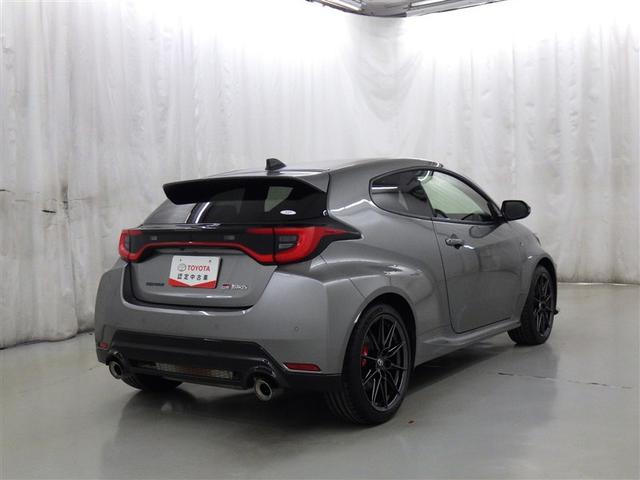 ＧＲヤリス ＲＺ　ハイパフォーマンス　６速マニュアル　衝突被害軽減システム　フルセグ　バックカメラ　ＥＴＣ　ミュージックプレイヤー接続可　後席モニター　オートクルーズコントロール　ＬＥＤヘッドランプ　スマートキー　キーレス　４ＷＤ（6枚目）