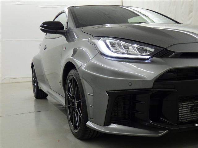 ＧＲヤリス ＲＺ　ハイパフォーマンス　６速マニュアル　衝突被害軽減システム　フルセグ　バックカメラ　ＥＴＣ　ミュージックプレイヤー接続可　後席モニター　オートクルーズコントロール　ＬＥＤヘッドランプ　スマートキー　キーレス　４ＷＤ（7枚目）