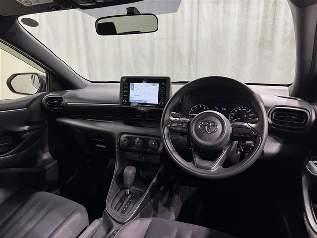 ヤリス Ｘ　Ｂパッケージ　メモリーナビ　バックカメラ　ミュージックプレイヤー接続可　キーレス（9枚目）