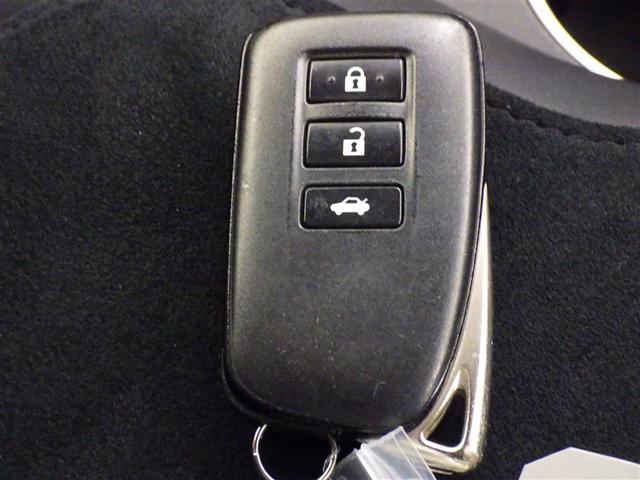 �X�}�[�g�L�[���|�P�b�g��o�b�O�Ɍg�т��Ă���΁A�L�[�����o�����ƂȂ��h�A�n���h������������A�h�A�n���h���̃Z���T�[�ɐG��邾���Ŏ{���ł��܂��B