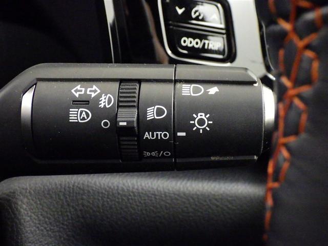 �y�I�[�g���C�g�z�ԊO�̖��邳�ɉ����āA�����I�Ƀ��C�g�̓_���E���������Ă���܂��B