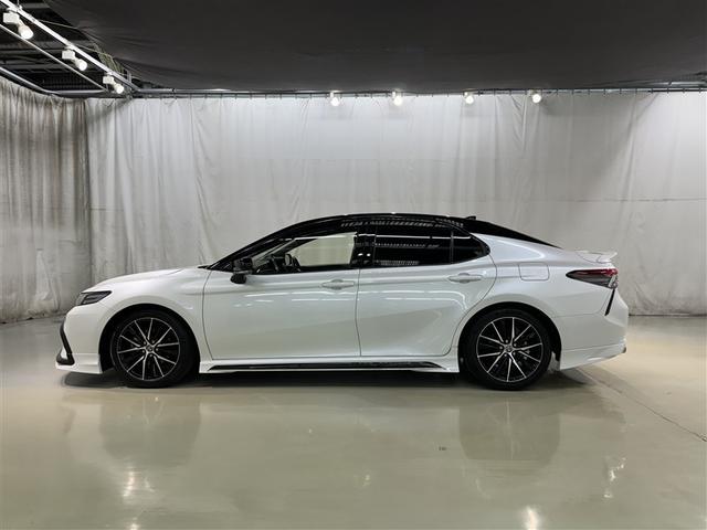 カムリ ＷＳ　衝突被害軽減システム　メモリーナビ　バックカメラ　ＥＴＣ　ドラレコ　ミュージックプレイヤー接続可　電動シート　オートクルーズコントロール　スマートキー　キーレス　ハイブリッド（4枚目）