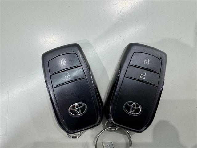 �X�}�[�g�L�[���|�P�b�g��o�b�O�Ɍg�т��Ă���΁A�L�[�����o�����ƂȂ��h�A�n���h������������A�h�A�n���h���̃Z���T�[�ɐG��邾���Ŏ{���ł��܂��B