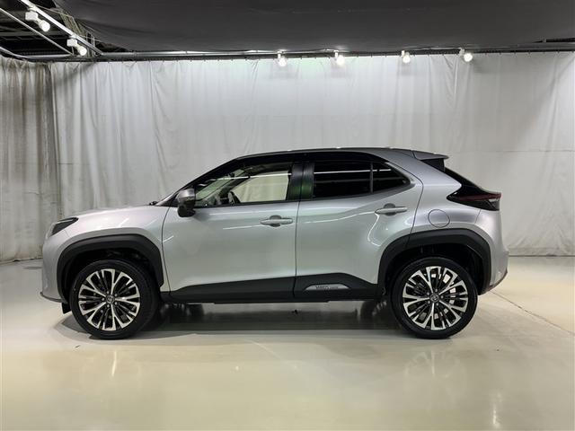 ヤリスクロス Ｚ　衝突被害軽減システム　メモリーナビ　フルセグ　バックカメラ　ＥＴＣ　ドラレコ　ＣＤ　ミュージックプレイヤー接続可　ＤＶＤ再生　電動シート　オートクルーズコントロール　ＬＥＤヘッドランプ　スマートキー（5枚目）