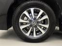 純正アルミホイールが車の雰囲気を引き立てますね！