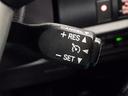 クルーズコントロール機能が付いています。 速度を設定するとアクセルを踏まなくても一定の速度で走ることができます。 高速道路ではとても便利な装置なんです。