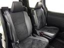 足元広々の座り心地良好、後席ですよ。 ドライビング中、長い間同じ体勢で居るのって大変ですよね。 長く座っているものだから、リラックスできるシートがいいですよね。