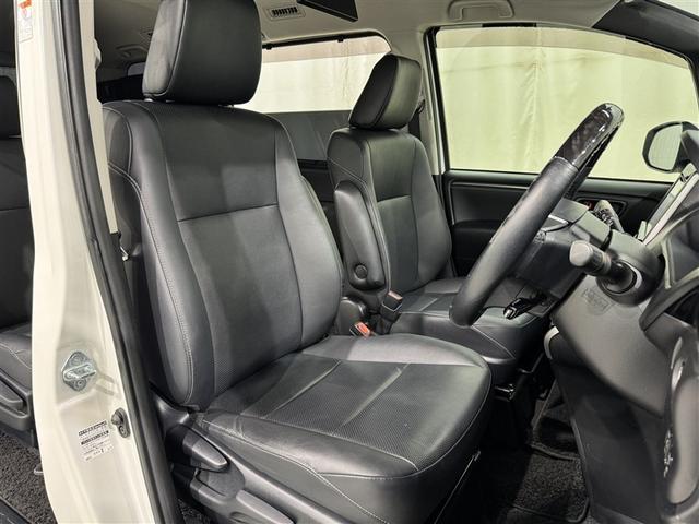 エスクァイア Ｇｉ　メモリーナビ　フルセグ　バックカメラ　ＥＴＣ　ドラレコ　ＣＤ　ＤＶＤ再生　後席モニター　オートクルーズコントロール　ＬＥＤヘッドランプ　両側電動スライド　乗車定員７人　３列シート　スマートキー（27枚目）