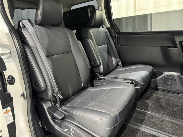 エスクァイア Ｇｉ　メモリーナビ　フルセグ　バックカメラ　ＥＴＣ　ドラレコ　ＣＤ　ＤＶＤ再生　後席モニター　オートクルーズコントロール　ＬＥＤヘッドランプ　両側電動スライド　乗車定員７人　３列シート　スマートキー（28枚目）