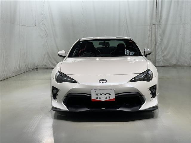 ８６ ＧＴリミテッド　６速マニュアル　メモリーナビ　フルセグ　バックカメラ　ＥＴＣ　ＣＤ　ミュージックプレイヤー接続可　オートクルーズコントロール　ＬＥＤヘッドランプ　スマートキー　キーレス（3枚目）