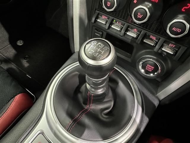 ８６ ＧＴリミテッド　６速マニュアル　メモリーナビ　フルセグ　バックカメラ　ＥＴＣ　ＣＤ　ミュージックプレイヤー接続可　オートクルーズコントロール　ＬＥＤヘッドランプ　スマートキー　キーレス（9枚目）