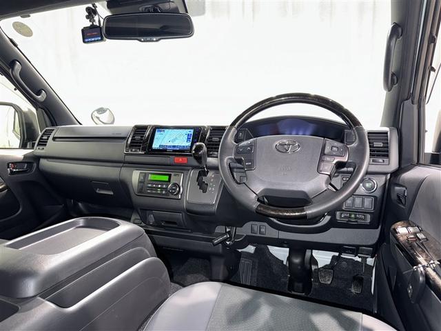 ハイエースバン スーパーＧＬ　ダークプライムＩＩ　衝突被害軽減システム　メモリーナビ　フルセグ　バックカメラ　ＥＴＣ　ドラレコ　ＣＤ　ミュージックプレイヤー接続可　ＤＶＤ再生　ＬＥＤヘッドランプ　スマートキー　キーレス　４ＷＤ　ディーゼル（8枚目）