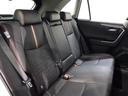 足元広々の座り心地良好、後席ですよ。　ドライビング中、長い間同じ体勢で居るのって大変ですよね。　長く座っているものだから、リラックスできるシートがいいですよね。