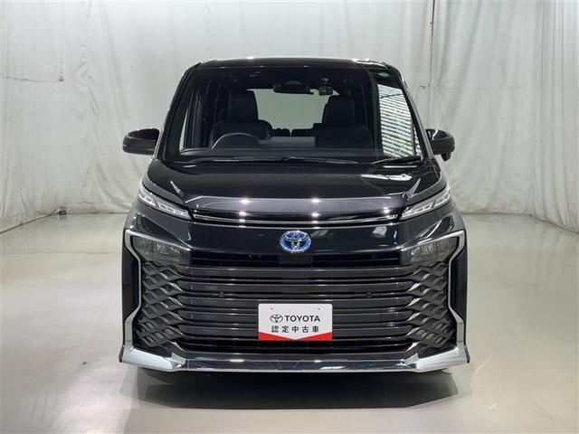 ヴォクシー ハイブリッドＳ－Ｚ　衝突被害軽減システム　フルセグ　バックカメラ　ＥＴＣ　ドラレコ　ＣＤ　ミュージックプレイヤー接続可　ＤＶＤ再生　オートクルーズコントロール　ＬＥＤヘッドランプ　両側電動スライド　乗車定員７人　キーレス（3枚目）