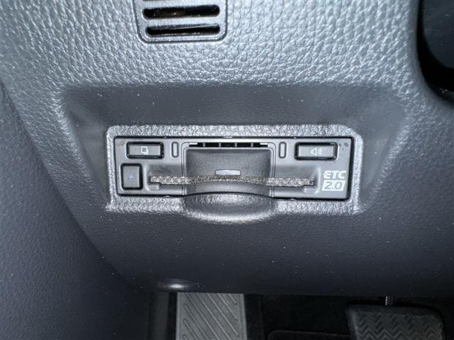 ヴォクシー ハイブリッドＳ－Ｚ　衝突被害軽減システム　フルセグ　バックカメラ　ＥＴＣ　ドラレコ　ＣＤ　ミュージックプレイヤー接続可　ＤＶＤ再生　オートクルーズコントロール　ＬＥＤヘッドランプ　両側電動スライド　乗車定員７人　キーレス（12枚目）