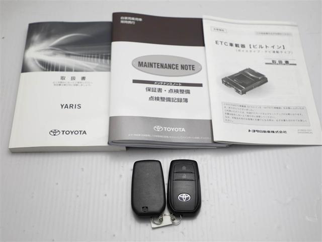 ヤリス ハイブリッドＺ　ＰＣＳ　地デジ　Ｂカメラ　ＬＥＤランプ　スマキー　ＥＴＣ付き　テレビ　メディアプレイヤー接続　ＶＳＣ　パワステ　１オナ車　クルコン　カーテンエアバック　キーフリー　ＡＢＳ　イモビ　エアコン　エアバッグ（29枚目）