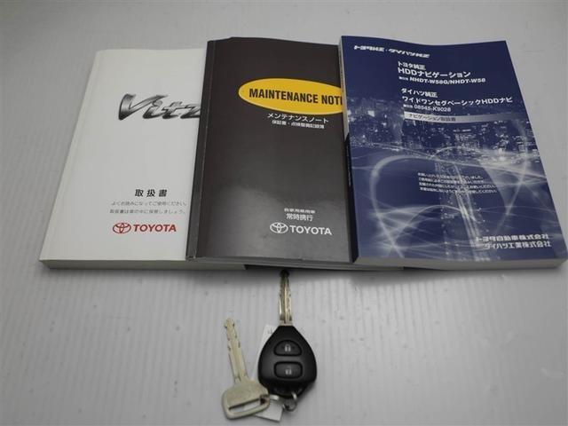 ヴィッツ Ｆ　マニュアルエアコン　キーレス　ナビ＆ＴＶ　パワステ　パワーウインド　ＤＶＤ　ミュージックプレイヤー接続可　運転席エアバッグ　ＡＢＳ　ワンオーナー　Ｗエアバック　ワンセグＴＶ（25枚目）