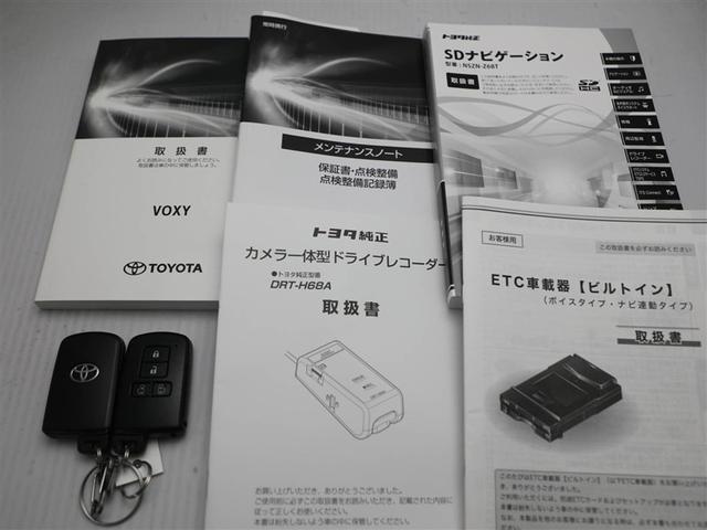 ヴォクシー ＺＳ　煌ＩＩＩ　プリクラッシュ　スマートキ　アイスト　ＤＶＤ再生機能　横滑り防止装置　ナビＴＶ　アルミ　三列シート　ＷＡＣ　盗難防止　オートエアコン　キーレス　ＥＴＣ装備　パワステ　メモリナビ　クルコン　ＡＢＳ（30枚目）