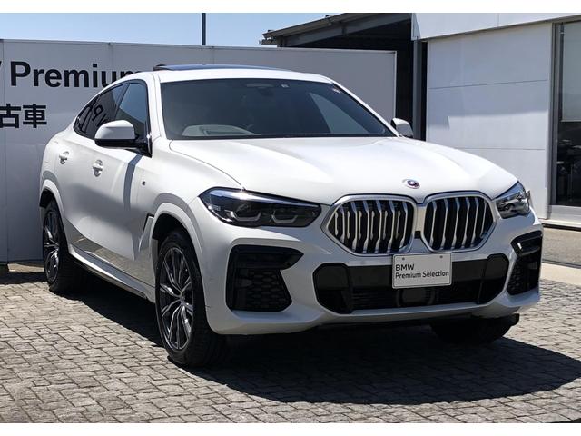 Ｘ６ ｘＤｒｉｖｅ　３５ｄ　Ｍスポーツ　黒革　ｉＤ７　ドライビング・アシスト・プロフェッショナル　パノラマサンルーフ　Ｍ５０周年エンブレム付き　純正ナビ　全周囲カメラ　ＦＲシートヒーター　ＢＭＷライブコクピットプロ　ウッドパネル　２０ＡＷ（2枚目）