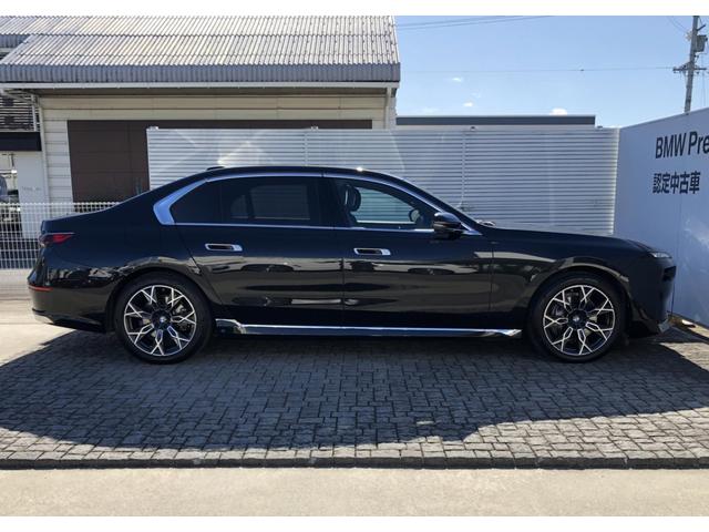 ７４０ｄ　ｘＤｒｉｖｅ　エクセレンス　デモカー　黒革　パノラマサンルーフ　クラフテッドガラスフィニッシュ　リアモニター　ラウンジシート　ＦＲベンチレーションシート　リアプライバシーガラス　Ｂｏｗｅｒｓ＆Ｗｉｌｋｉｎｓサウンド　２０ＡＷ(72枚目)