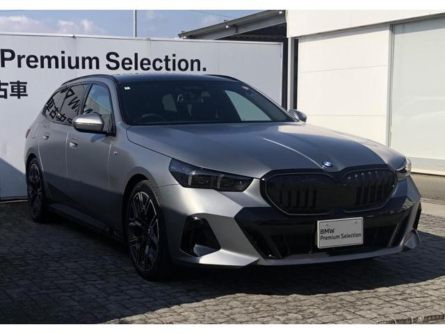 5シリーズ 523d xDriveツーリング Mスポーツ デモカー ヴェカンザ・ブラックシート パノラマサンルーフ 全周囲カメラ アクティブクルーズコントロール ウッドパネル ハーマンカードン 電動Rゲート リアプライバシーガラス FRシートヒータ 20AW(2枚目)