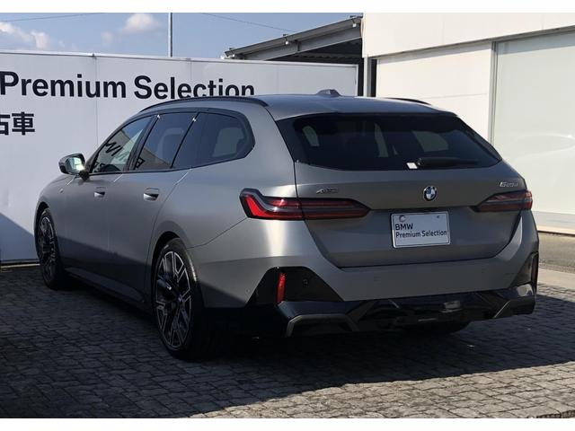 5シリーズ 523d xDriveツーリング Mスポーツ デモカー ヴェカンザ・ブラックシート パノラマサンルーフ 全周囲カメラ アクティブクルーズコントロール ウッドパネル ハーマンカードン 電動Rゲート リアプライバシーガラス FRシートヒータ 20AW(6枚目)