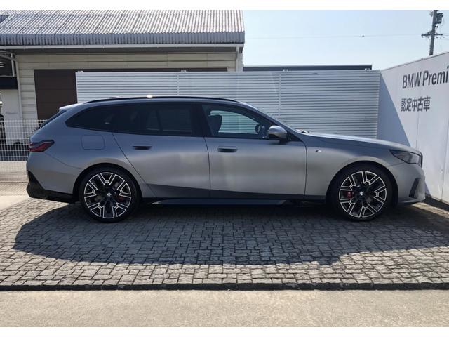 5シリーズ 523d xDriveツーリング Mスポーツ デモカー ヴェカンザ・ブラックシート パノラマサンルーフ 全周囲カメラ アクティブクルーズコントロール ウッドパネル ハーマンカードン 電動Rゲート リアプライバシーガラス FRシートヒータ 20AW(7枚目)