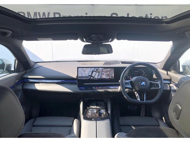 5シリーズ 523d xDriveツーリング Mスポーツ デモカー ヴェカンザ・ブラックシート パノラマサンルーフ 全周囲カメラ アクティブクルーズコントロール ウッドパネル ハーマンカードン 電動Rゲート リアプライバシーガラス FRシートヒータ 20AW(9枚目)