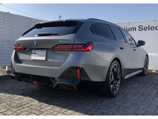 5シリーズ 523d xDriveツーリング Mスポーツ デモカー ヴェカンザ・ブラックシート パノラマサンルーフ 全周囲カメラ アクティブクルーズコントロール ウッドパネル ハーマンカードン 電動Rゲート リアプライバシーガラス FRシートヒータ 20AW(52枚目)