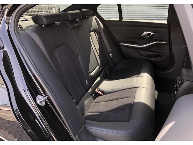 3シリーズ 320d xDrive Mスポーツ LCI バックカメラ 前後PDC アクティブクルーズコントロール Fシートヒーター BMW・M50周年記念エンブレム 電動リアゲート アダプティブLEDヘッドライト リアプライバシーガラス 18AW(12枚目)